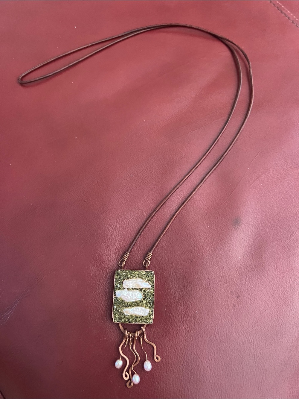 Handcrafted Green and Pearl Dangle Pendant Necklace